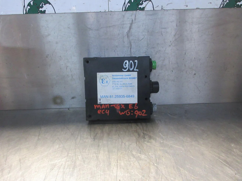 MAN 81.25935-6849 // 9533667 STEUERELTRONIK MAN 24.440 EURO 6 - Système électrique pour Camion: photos 4 MAN 81.25935-6849 // 9533667 STEUERELTRONIK MAN 24.440 EURO 6 - Système électrique pour Camion: photos 4