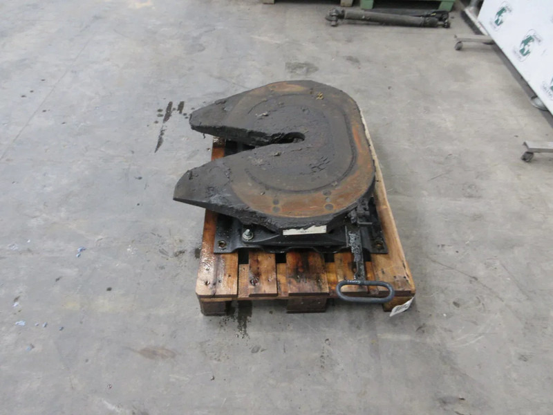 MAN 81.42710-6302 // JSK 37C-150-1Z9 // 81.42715-0037 81.42710-6302 // JSK 37C-150-1Z9 // 81.42715-0037 MAN 18.430 TGS 2023 - Sellette d'attelage pour Camion: photos 2 MAN 81.42710-6302 // JSK 37C-150-1Z9 // 81.42715-0037 81.42710-6302 // JSK 37C-150-1Z9 // 81.42715-0037 MAN 18.430 TGS 2023 - Sellette d'attelage pour Camion: photos 2