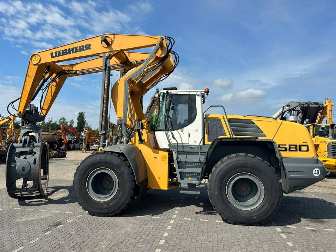 Liebherr L580 Loghandler - Chargeuse sur pneus: photos 1 Liebherr L580 Loghandler - Chargeuse sur pneus: photos 1