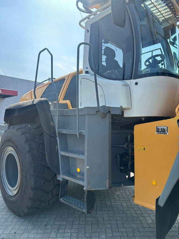 Liebherr L580 Loghandler - Chargeuse sur pneus: photos 2 Liebherr L580 Loghandler - Chargeuse sur pneus: photos 2