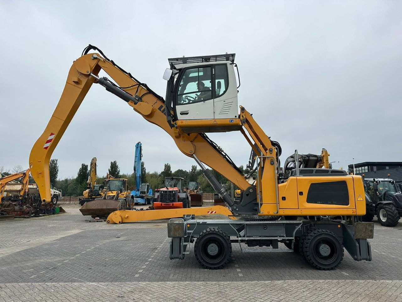 Liebherr LH 30 M - Pelle de manutention: photos 1 Liebherr LH 30 M - Pelle de manutention: photos 1