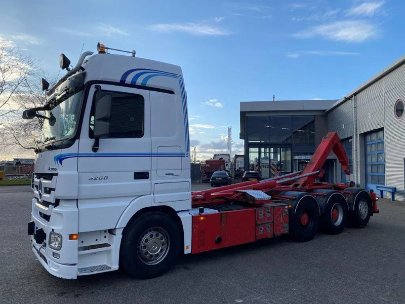 Mercedes-Benz Actros 3260 V8 / 15,9L / 8X4 / BIG AXLE / PALFINGER T26 HOOKLIFT / LIFT+LENKACHSE / FULL-AIR / AIRCO / AUTOMATIC / EURO-5 / 2013 - Camion ampliroll: photos 2 Mercedes-Benz Actros 3260 V8 / 15,9L / 8X4 / BIG AXLE / PALFINGER T26 HOOKLIFT / LIFT+LENKACHSE / FULL-AIR / AIRCO / AUTOMATIC / EURO-5 / 2013 - Camion ampliroll: photos 2
