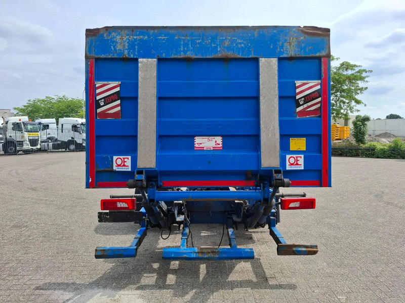 Scania R580 V8 / RETARDER / LIFT+LENKACHSE / FULL-AIR / PLATFORM 2000 KG / LEATHER / AIRCO / AUTOMATIC / EURO-6 / 2015 - Châssis cabine: photos 4 Scania R580 V8 / RETARDER / LIFT+LENKACHSE / FULL-AIR / PLATFORM 2000 KG / LEATHER / AIRCO / AUTOMATIC / EURO-6 / 2015 - Châssis cabine: photos 4
