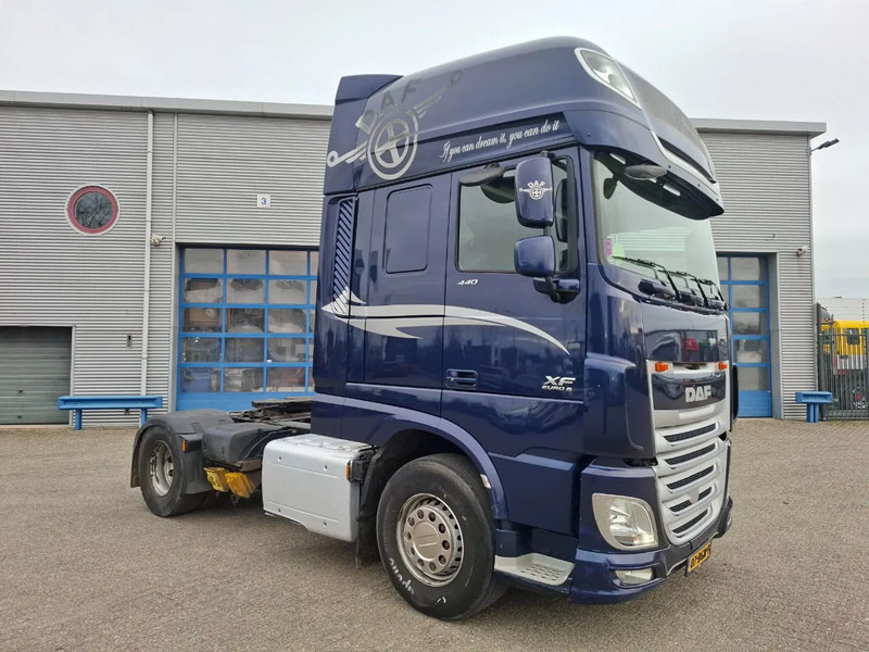 DAF XF106-440 / NL TRUCK / TUV:19-03-2026 / SMART TACHO / ACC / LWDS / FRIDGE / FULL SPOILER / AUTOMATIC / EURO-6 / 2016 - Tracteur routier: photos 2 DAF XF106-440 / NL TRUCK / TUV:19-03-2026 / SMART TACHO / ACC / LWDS / FRIDGE / FULL SPOILER / AUTOMATIC / EURO-6 / 2016 - Tracteur routier: photos 2
