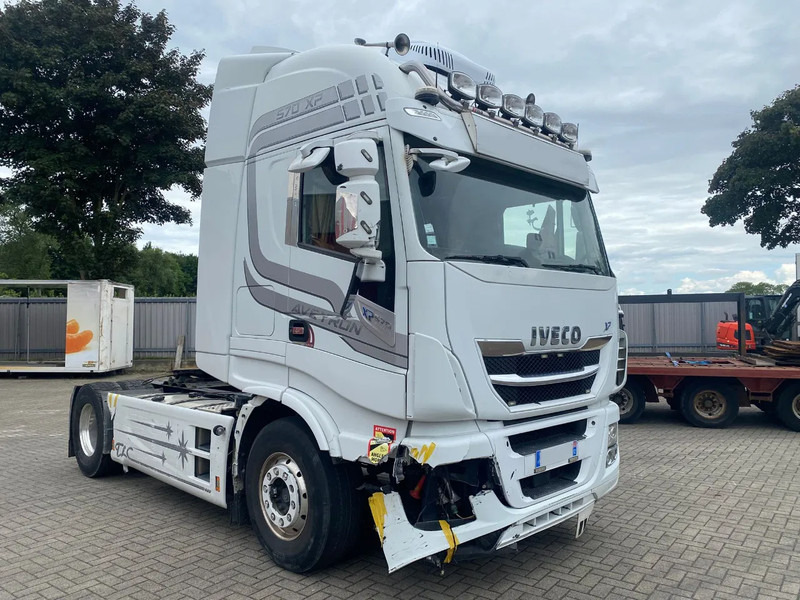 Iveco Stralis 570 XP / ENGINE RUNNING / INTARDER / PARKCOOL / DOUBLE TANK / NAVI / LEATHER / ONLY:749717 KM / ALCOA / EURO-6 / 2017 - Tracteur routier: photos 2 Iveco Stralis 570 XP / ENGINE RUNNING / INTARDER / PARKCOOL / DOUBLE TANK / NAVI / LEATHER / ONLY:749717 KM / ALCOA / EURO-6 / 2017 - Tracteur routier: photos 2