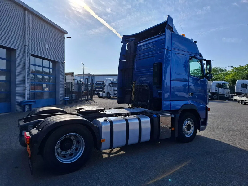 Volvo FH13-400 / HYDRAULICS / NL TRUCK / TUV:14-09-2025 / GLOBETROTTER / FRIGDE / AIRCO / AUTOMATIC / EURO-5 / 2006 - Tracteur routier: photos 5 Volvo FH13-400 / HYDRAULICS / NL TRUCK / TUV:14-09-2025 / GLOBETROTTER / FRIGDE / AIRCO / AUTOMATIC / EURO-5 / 2006 - Tracteur routier: photos 5