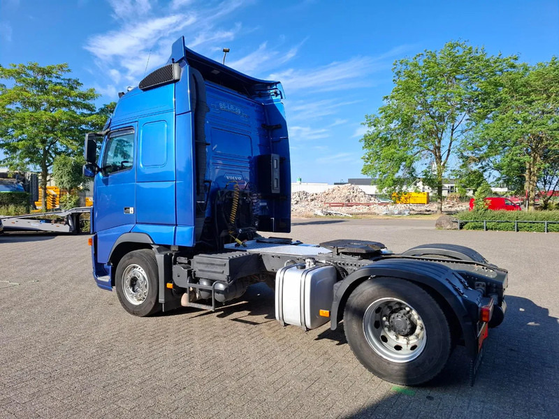 Volvo FH13-400 / HYDRAULICS / NL TRUCK / TUV:14-09-2025 / GLOBETROTTER / FRIGDE / AIRCO / AUTOMATIC / EURO-5 / 2006 - Tracteur routier: photos 3 Volvo FH13-400 / HYDRAULICS / NL TRUCK / TUV:14-09-2025 / GLOBETROTTER / FRIGDE / AIRCO / AUTOMATIC / EURO-5 / 2006 - Tracteur routier: photos 3