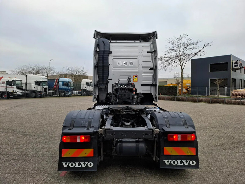 Volvo FH16-750 / RETARDER / DOUBLE TANK / TUV:17-09-2026 / XENON / FRIDGE / ALCOA / LEATHER / AUTOMATIC / EURO-5 / 2012 - Tracteur routier: photos 4 Volvo FH16-750 / RETARDER / DOUBLE TANK / TUV:17-09-2026 / XENON / FRIDGE / ALCOA / LEATHER / AUTOMATIC / EURO-5 / 2012 - Tracteur routier: photos 4