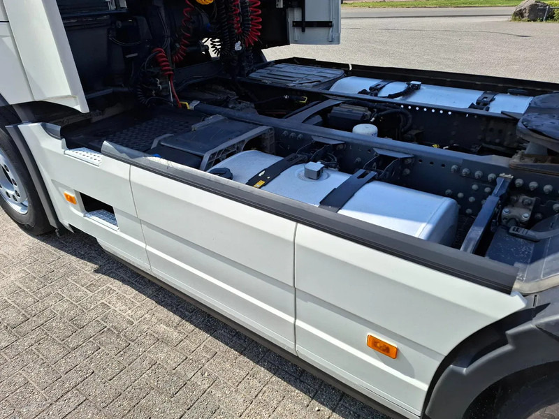 Tracteur routier Volvo FH4-460 / VEB+ / DOUBLE TANK / FRIDGE / AUTOMATIC / EURO-6 / 2018: photos 8 Tracteur routier Volvo FH4-460 / VEB+ / DOUBLE TANK / FRIDGE / AUTOMATIC / EURO-6 / 2018: photos 8