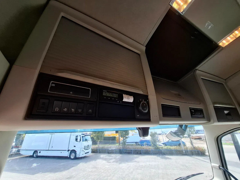 Tracteur routier Volvo FH4-460 / VEB+ / HYDRAULICS / GEN2 V2 SMART TACHO / LWDS / SIDESKIRTS / FRIDGE / EURO-6 / 2018: photos 18 Tracteur routier Volvo FH4-460 / VEB+ / HYDRAULICS / GEN2 V2 SMART TACHO / LWDS / SIDESKIRTS / FRIDGE / EURO-6 / 2018: photos 18