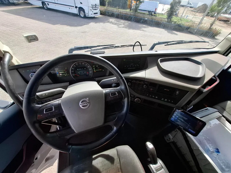 Tracteur routier Volvo FH4-460 / VEB+ / HYDRAULICS / GEN2 V2 SMART TACHO / LWDS / SIDESKIRTS / FRIDGE / EURO-6 / 2018: photos 12 Tracteur routier Volvo FH4-460 / VEB+ / HYDRAULICS / GEN2 V2 SMART TACHO / LWDS / SIDESKIRTS / FRIDGE / EURO-6 / 2018: photos 12