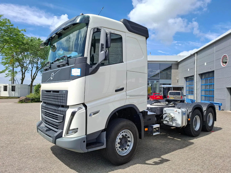 Volvo FH5-500 / 6X4 / RETARDER / HYDRAULICS / ONLY:46190 KM / BIG AXLE / VEB+ / ACC / LWDS / TOP CONDITION / AUTOMATIC / EURO-6 / 2023 - Tracteur routier: photos 1 Volvo FH5-500 / 6X4 / RETARDER / HYDRAULICS / ONLY:46190 KM / BIG AXLE / VEB+ / ACC / LWDS / TOP CONDITION / AUTOMATIC / EURO-6 / 2023 - Tracteur routier: photos 1