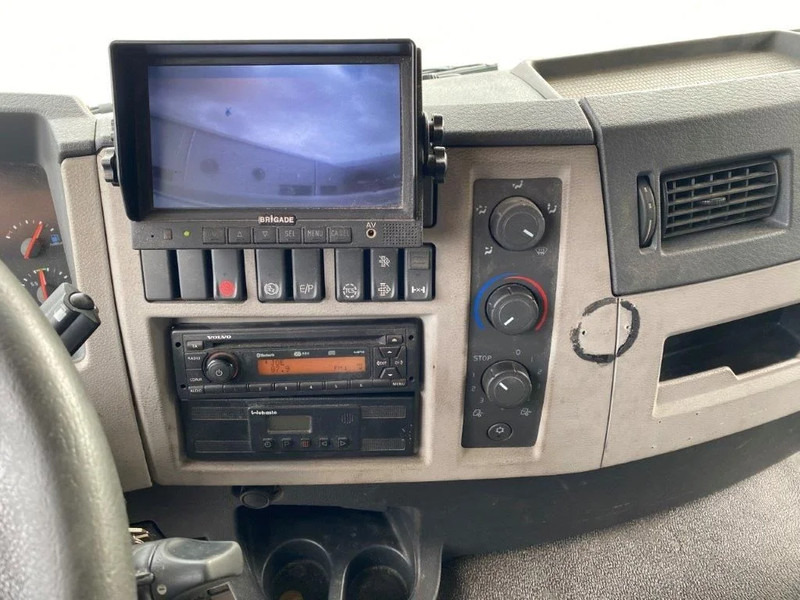 Camion fourgon Volvo FE320 ONLY-463904-KM / CLOSED BOX / LOAD LIFT / AUTOMATIC / SIDE DOORS / EURO-6 / 2014: photos 20 Camion fourgon Volvo FE320 ONLY-463904-KM / CLOSED BOX / LOAD LIFT / AUTOMATIC / SIDE DOORS / EURO-6 / 2014: photos 20