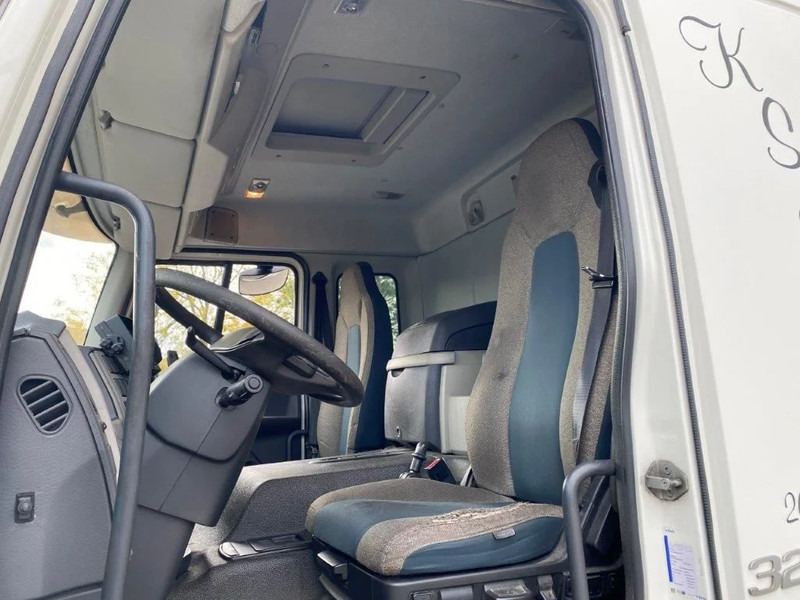 Camion fourgon Volvo FE320 ONLY-463904-KM / CLOSED BOX / LOAD LIFT / AUTOMATIC / SIDE DOORS / EURO-6 / 2014: photos 14 Camion fourgon Volvo FE320 ONLY-463904-KM / CLOSED BOX / LOAD LIFT / AUTOMATIC / SIDE DOORS / EURO-6 / 2014: photos 14