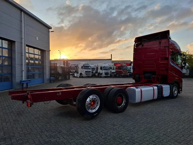 Volvo FH16-750 / BIG AXLE / VEB+ / ONLY:679711 KM / DYNAMIC STEERING / NAVI / LWDS / FULL-AIR / AUTOMATIC / EURO-6 / 2018 - Châssis cabine: photos 5 Volvo FH16-750 / BIG AXLE / VEB+ / ONLY:679711 KM / DYNAMIC STEERING / NAVI / LWDS / FULL-AIR / AUTOMATIC / EURO-6 / 2018 - Châssis cabine: photos 5