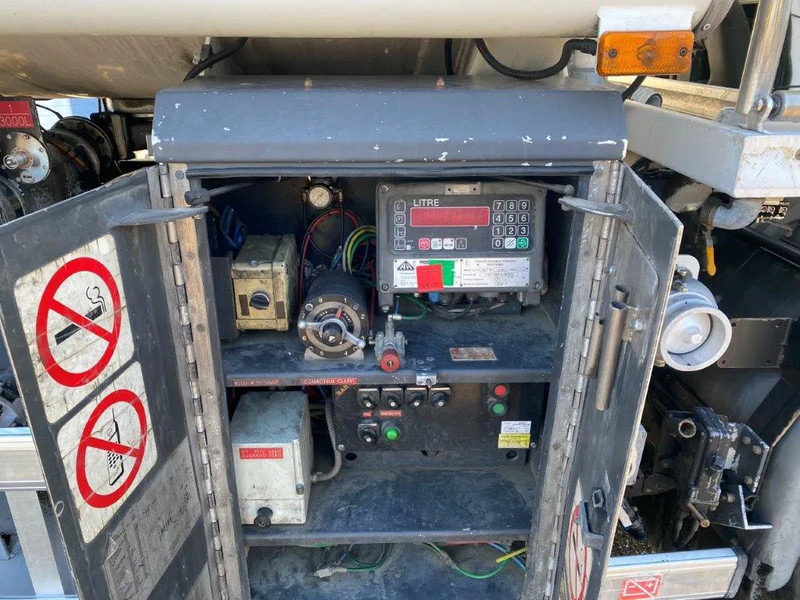 Camion citerne Volvo FL7-290 / 5 COMPARTIMENTS / 13000 LITER TOTAL / PUMP / AUTOMATIC / EURO-5 / 2009: photos 12