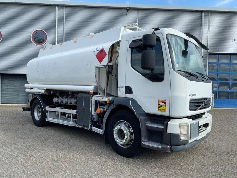 Volvo FL7-290 / 5 COMPARTIMENTS / 13000 LITER TOTAL / PUMP / ONLY:288120 KM / AUTOMATIC / EURO-5 / 2009 - Camion citerne: photos 2 Volvo FL7-290 / 5 COMPARTIMENTS / 13000 LITER TOTAL / PUMP / ONLY:288120 KM / AUTOMATIC / EURO-5 / 2009 - Camion citerne: photos 2