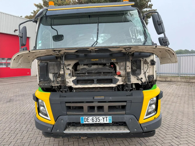 Châssis cabine Volvo FMX 450 / ENGINE RUNNING / 8X4 / VEB / ONLY:260642 KM / PTO / LIFT+LENKACHSE / ALCOA / AUTOMATIC / EURO-6 / 2014: photos 6 Châssis cabine Volvo FMX 450 / ENGINE RUNNING / 8X4 / VEB / ONLY:260642 KM / PTO / LIFT+LENKACHSE / ALCOA / AUTOMATIC / EURO-6 / 2014: photos 6