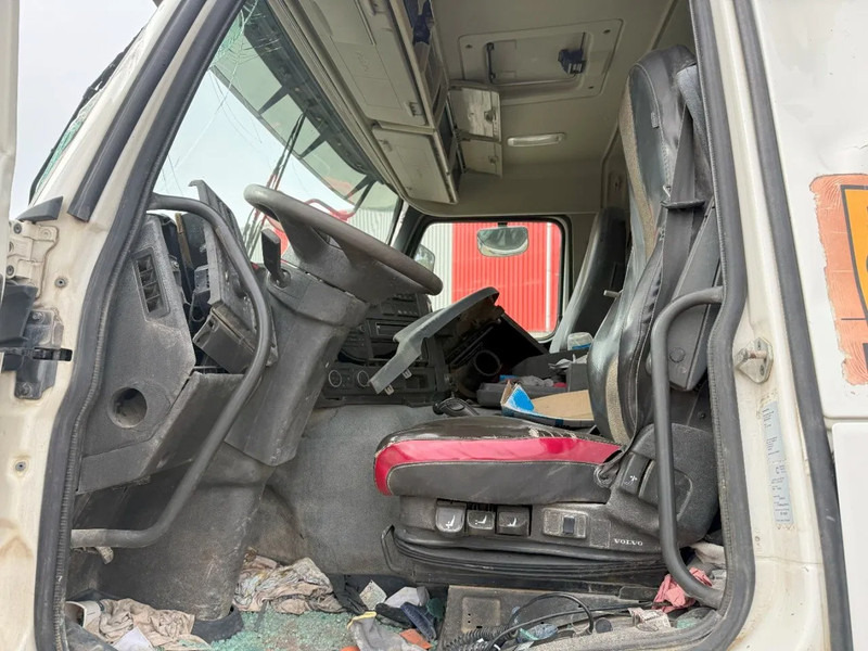 Châssis cabine Volvo FMX 450 / ENGINE RUNNING / 8X4 / VEB / ONLY:260642 KM / PTO / LIFT+LENKACHSE / ALCOA / AUTOMATIC / EURO-6 / 2014: photos 13 Châssis cabine Volvo FMX 450 / ENGINE RUNNING / 8X4 / VEB / ONLY:260642 KM / PTO / LIFT+LENKACHSE / ALCOA / AUTOMATIC / EURO-6 / 2014: photos 13