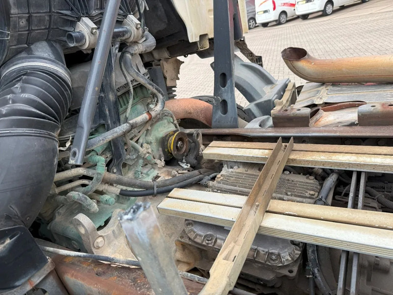 Châssis cabine Volvo FMX 450 / ENGINE RUNNING / 8X4 / VEB / ONLY:260642 KM / PTO / LIFT+LENKACHSE / ALCOA / AUTOMATIC / EURO-6 / 2014: photos 12 Châssis cabine Volvo FMX 450 / ENGINE RUNNING / 8X4 / VEB / ONLY:260642 KM / PTO / LIFT+LENKACHSE / ALCOA / AUTOMATIC / EURO-6 / 2014: photos 12