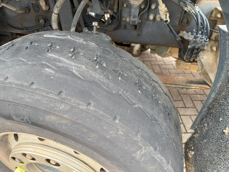 Châssis cabine Volvo FMX 450 / ENGINE RUNNING / 8X4 / VEB / ONLY:260642 KM / PTO / LIFT+LENKACHSE / ALCOA / AUTOMATIC / EURO-6 / 2014: photos 19 Châssis cabine Volvo FMX 450 / ENGINE RUNNING / 8X4 / VEB / ONLY:260642 KM / PTO / LIFT+LENKACHSE / ALCOA / AUTOMATIC / EURO-6 / 2014: photos 19