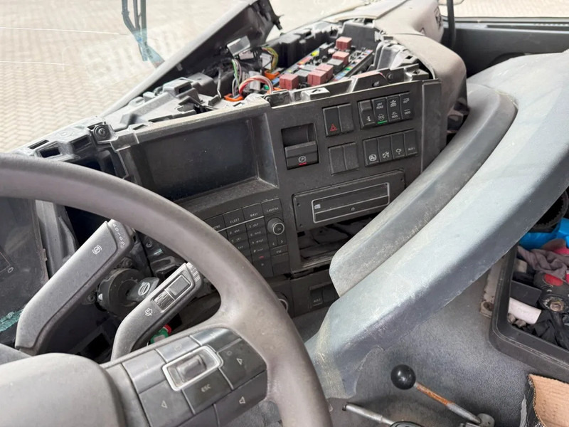 Châssis cabine Volvo FMX 450 / ENGINE RUNNING / 8X4 / VEB / ONLY:260642 KM / PTO / LIFT+LENKACHSE / ALCOA / AUTOMATIC / EURO-6 / 2014: photos 15 Châssis cabine Volvo FMX 450 / ENGINE RUNNING / 8X4 / VEB / ONLY:260642 KM / PTO / LIFT+LENKACHSE / ALCOA / AUTOMATIC / EURO-6 / 2014: photos 15