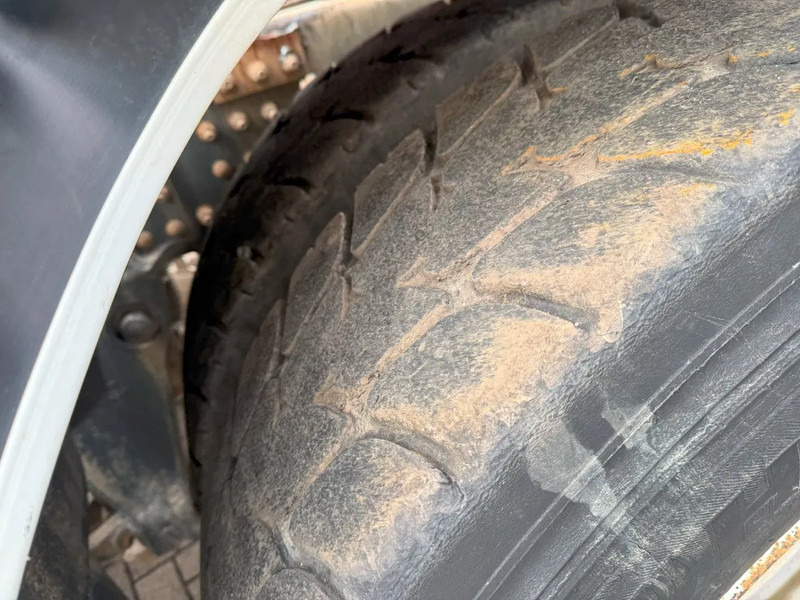 Châssis cabine Volvo FMX 450 / ENGINE RUNNING / 8X4 / VEB / ONLY:260642 KM / PTO / LIFT+LENKACHSE / ALCOA / AUTOMATIC / EURO-6 / 2014: photos 20 Châssis cabine Volvo FMX 450 / ENGINE RUNNING / 8X4 / VEB / ONLY:260642 KM / PTO / LIFT+LENKACHSE / ALCOA / AUTOMATIC / EURO-6 / 2014: photos 20