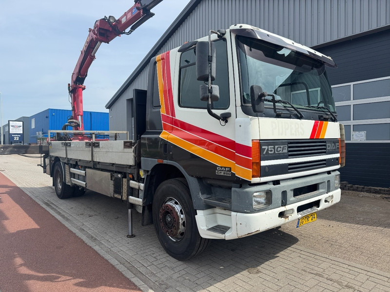 DAF CF75-250, HMF 1583 K4 + 1, Remote Control - Camion grue: photos 4 DAF CF75-250, HMF 1583 K4 + 1, Remote Control - Camion grue: photos 4