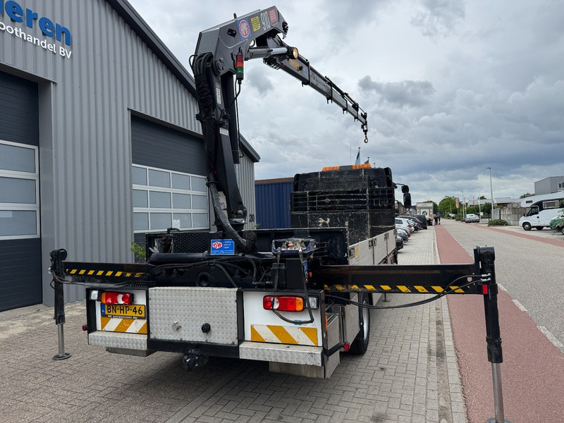 DAF LF45-220 HMF 910 K4 + 1 / Remote Control - Camion grue: photos 4 DAF LF45-220 HMF 910 K4 + 1 / Remote Control - Camion grue: photos 4