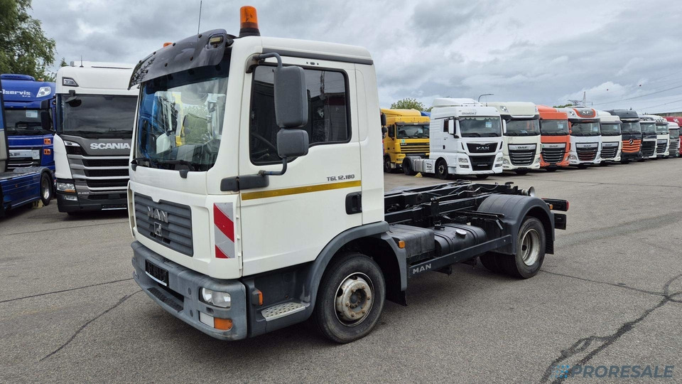 MAN TGL 12.180 4x2 BB EURO 3 - Hákový nosič kontejnerů - Camion ampliroll: photos 2 MAN TGL 12.180 4x2 BB EURO 3 - Hákový nosič kontejnerů - Camion ampliroll: photos 2