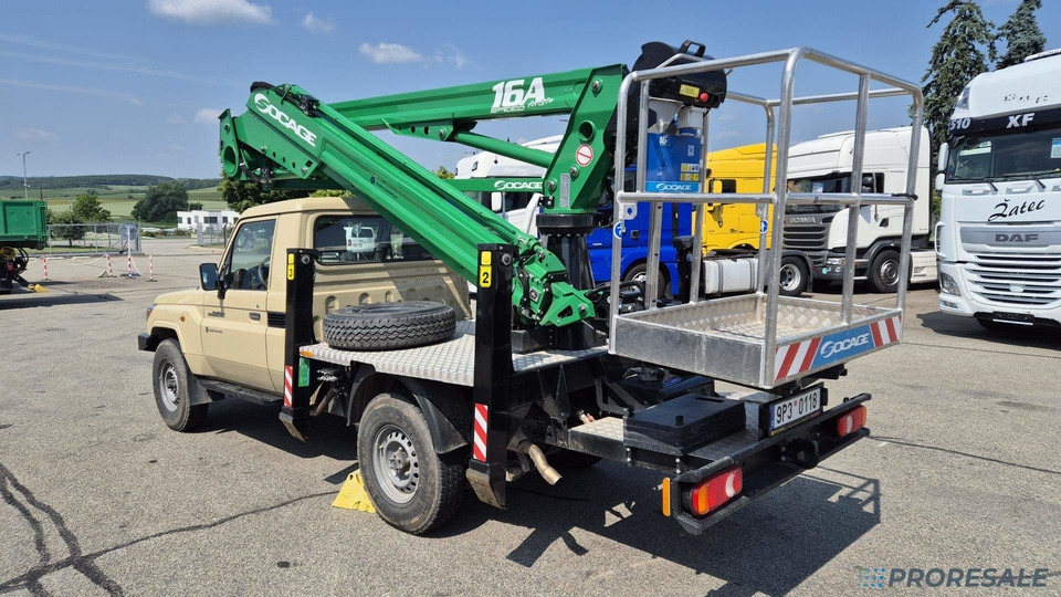 TOYOTA LAND CRUISER 79 montážní plošina - Camion avec nacelle: photos 3 TOYOTA LAND CRUISER 79 montážní plošina - Camion avec nacelle: photos 3