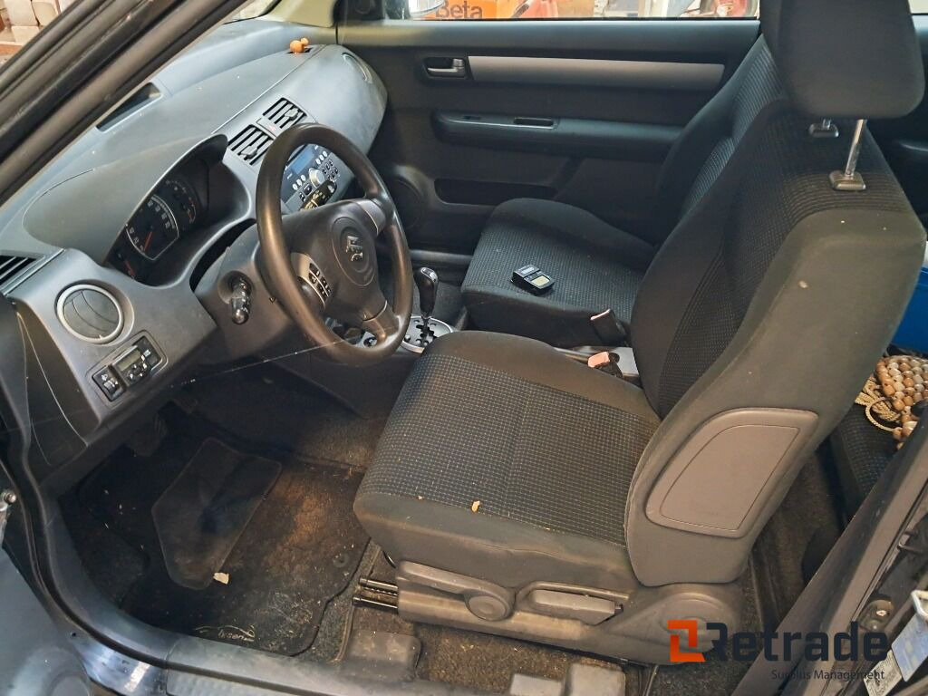 Bil Suzuki Swift 1,3 A/mt - Voiture: photos 5 Bil Suzuki Swift 1,3 A/mt - Voiture: photos 5