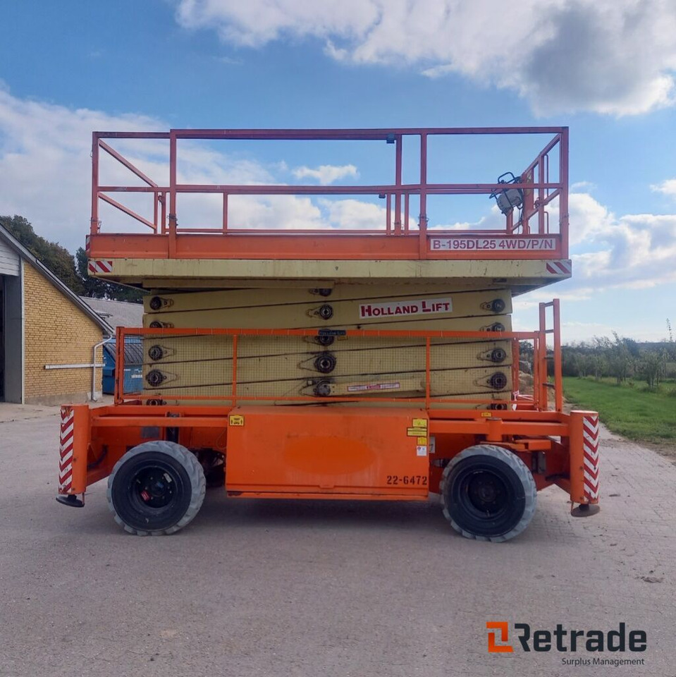 Holland Lift B-195DL25 -4WD /P/N - Engins de chantier: photos 4 Holland Lift B-195DL25 -4WD /P/N - Engins de chantier: photos 4