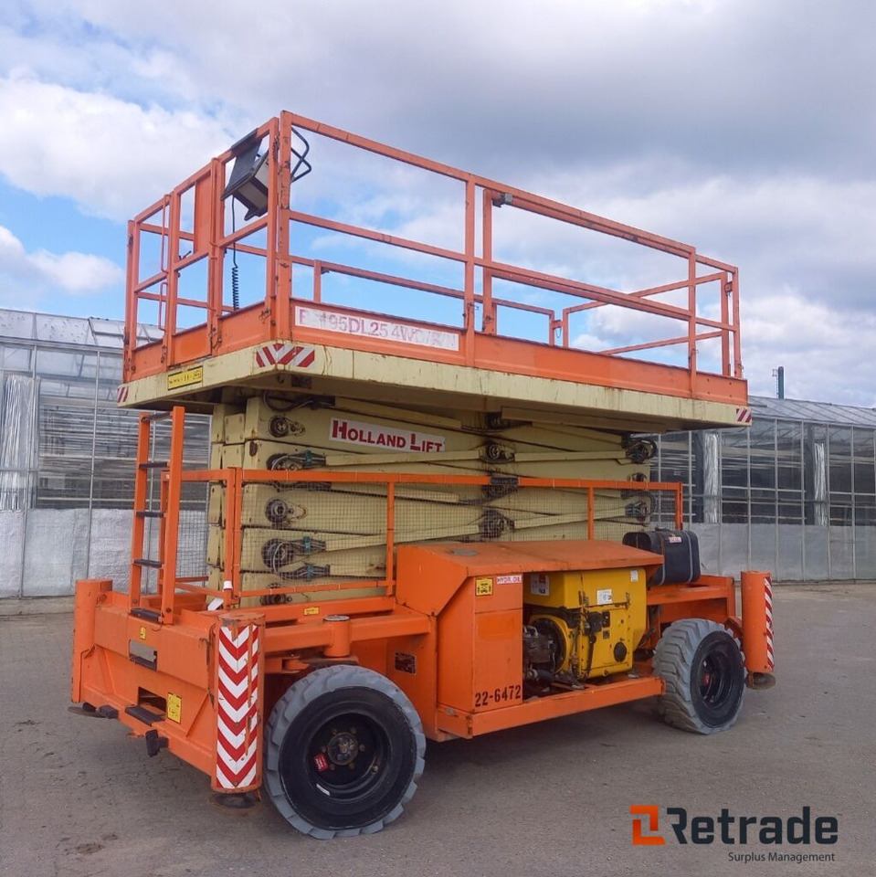 Holland Lift B-195DL25 -4WD /P/N - Engins de chantier: photos 1 Holland Lift B-195DL25 -4WD /P/N - Engins de chantier: photos 1