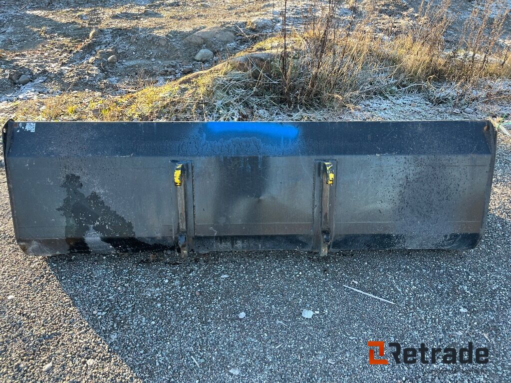 Lilleseth 230 skuffe /m trimafeste - Godet pour chargeur: photos 4 Lilleseth 230 skuffe /m trimafeste - Godet pour chargeur: photos 4