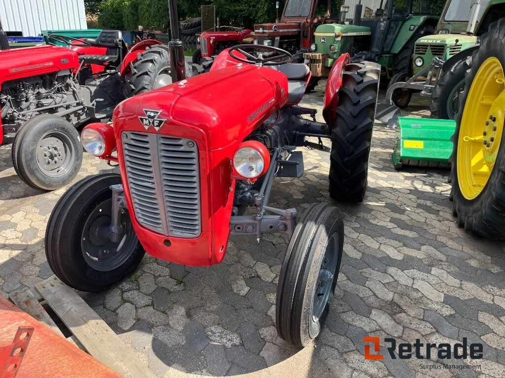Traktor Massey Ferguson 35 - Machine agricole: photos 1 Traktor Massey Ferguson 35 - Machine agricole: photos 1