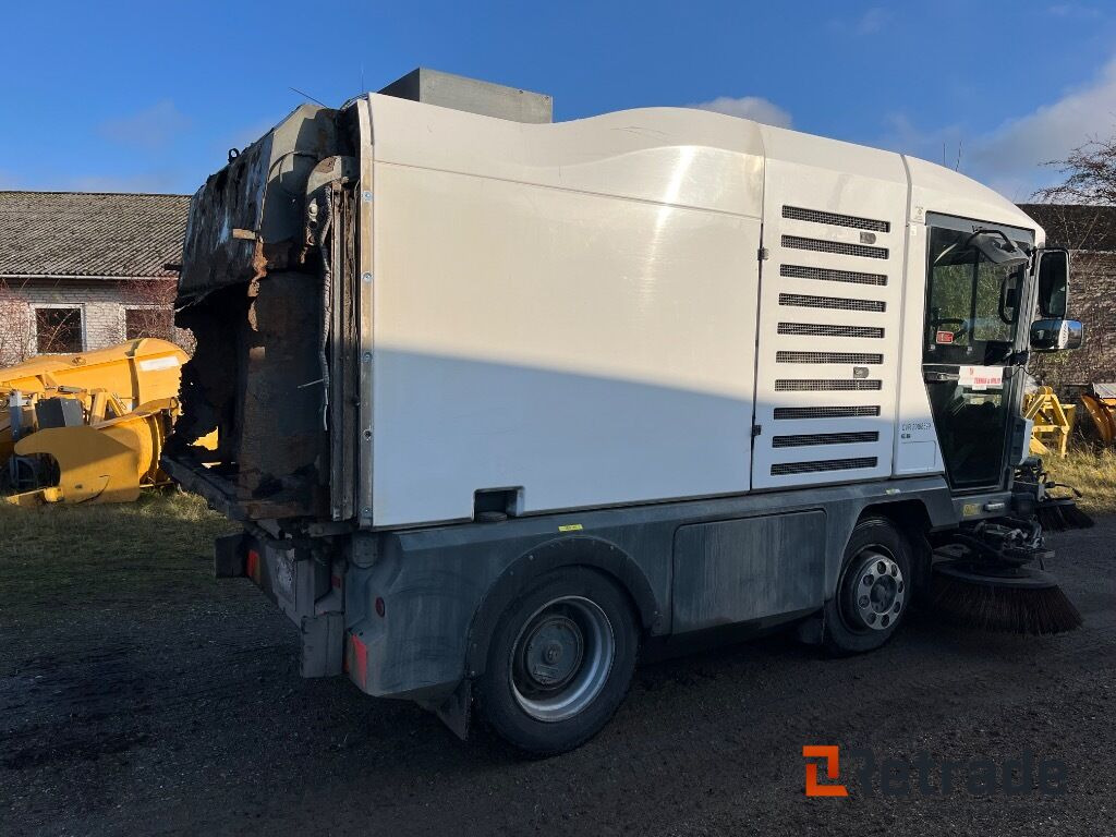 RAVO E6 feje-suge lastbil 3 koste. - Balayeuse de voirie: photos 3 RAVO E6 feje-suge lastbil 3 koste. - Balayeuse de voirie: photos 3