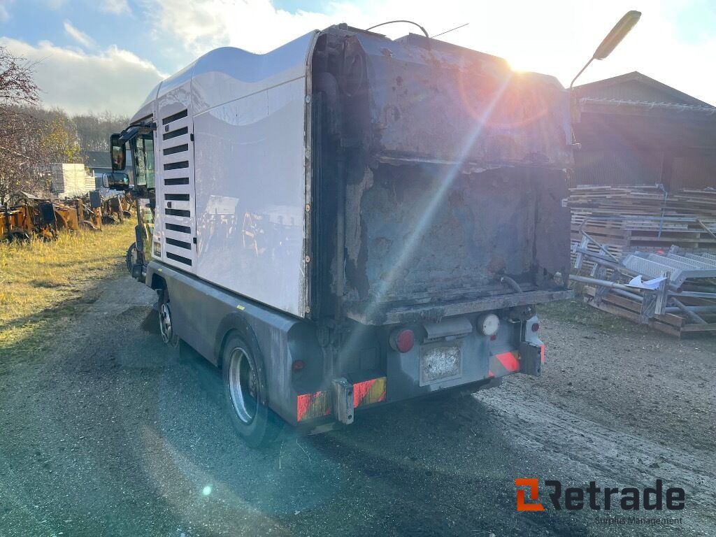 RAVO E6 feje-suge lastbil 3 koste. - Balayeuse de voirie: photos 4 RAVO E6 feje-suge lastbil 3 koste. - Balayeuse de voirie: photos 4