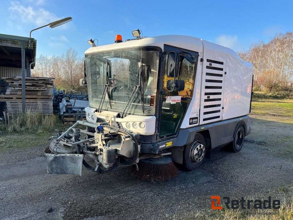 RAVO E6 feje-suge lastbil 3 koste. - Balayeuse de voirie: photos 1 RAVO E6 feje-suge lastbil 3 koste. - Balayeuse de voirie: photos 1