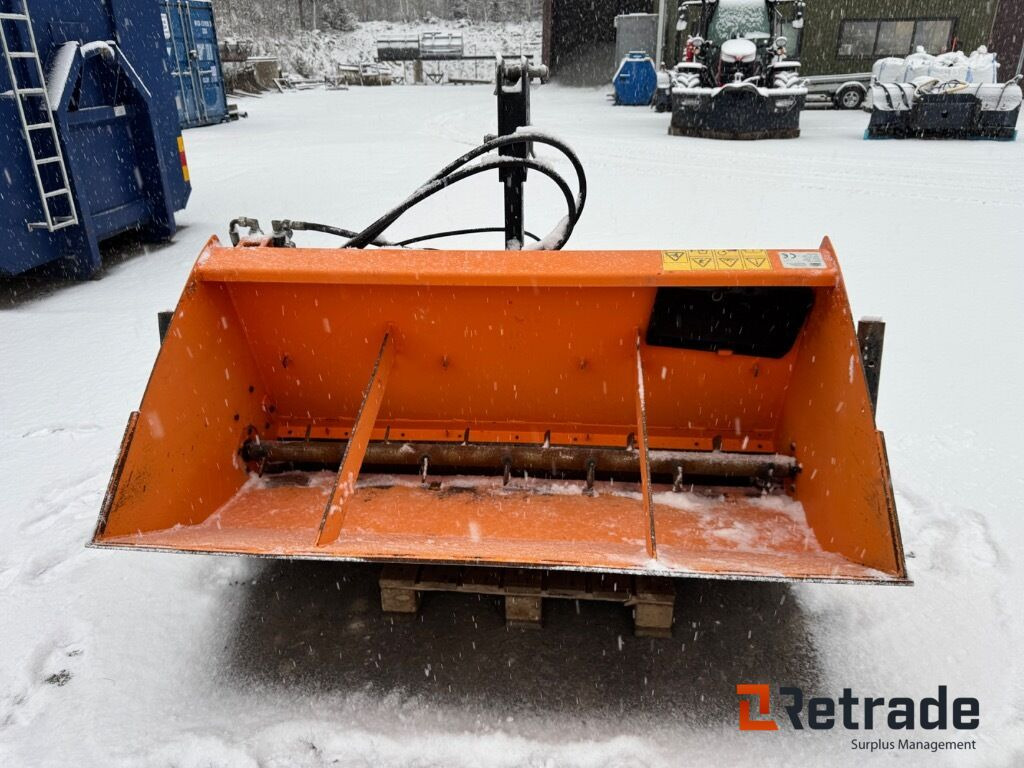 Sandspridare Trejon SP600 med 3 - punktsfäste - Matériel de chantier: photos 2 Sandspridare Trejon SP600 med 3 - punktsfäste - Matériel de chantier: photos 2