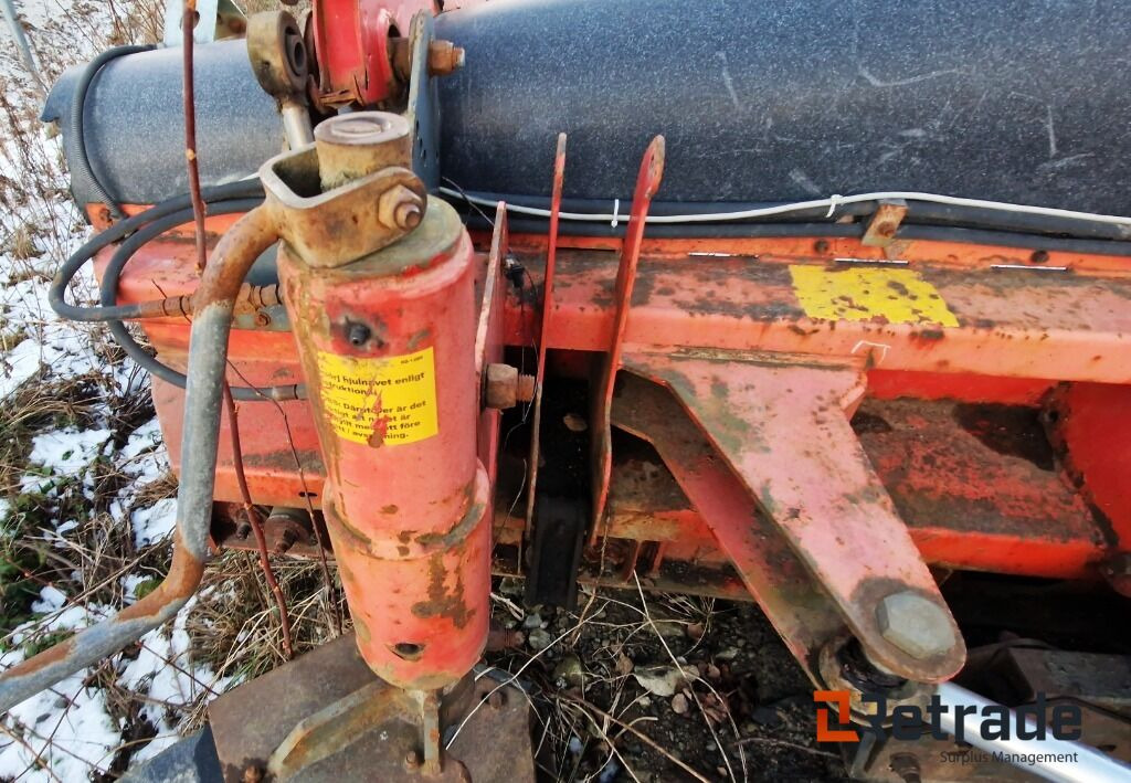 Snøryddingsutstyr Sand og saltspreder - Matériel de chantier: photos 2 Snøryddingsutstyr Sand og saltspreder - Matériel de chantier: photos 2