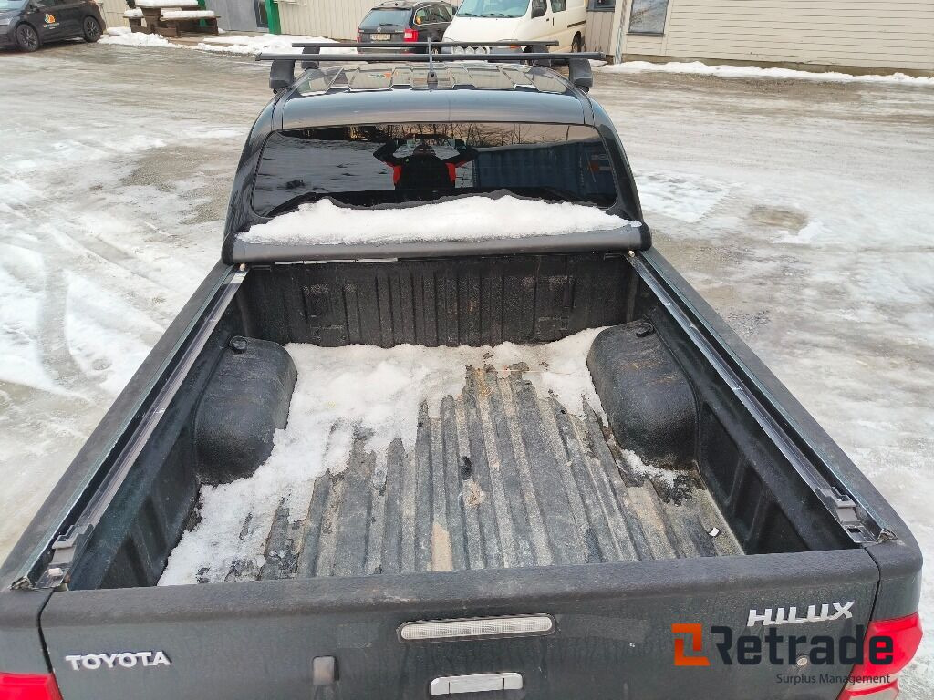 Voiture TOYOTA Hilux 4WD: photos 10 Voiture TOYOTA Hilux 4WD: photos 10