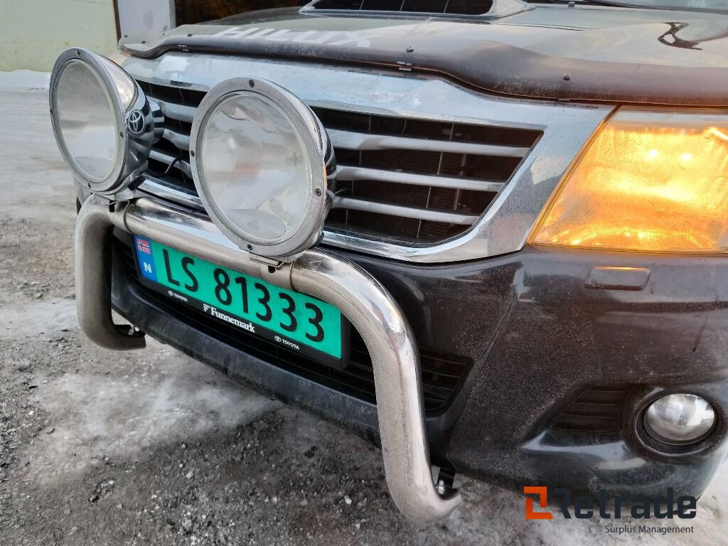 Voiture TOYOTA Hilux 4WD: photos 14 Voiture TOYOTA Hilux 4WD: photos 14