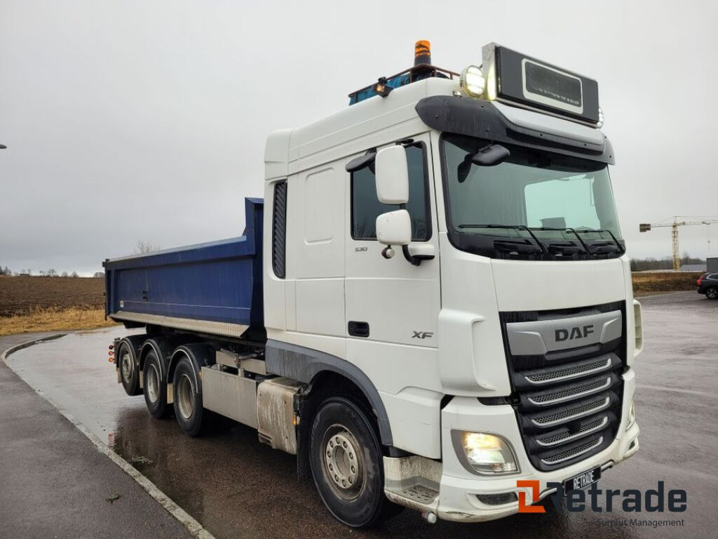 Tridem lastväxlare med flak Daf XF530 FAW Euro 6, låga mil -2022 - Camion benne: photos 2 Tridem lastväxlare med flak Daf XF530 FAW Euro 6, låga mil -2022 - Camion benne: photos 2