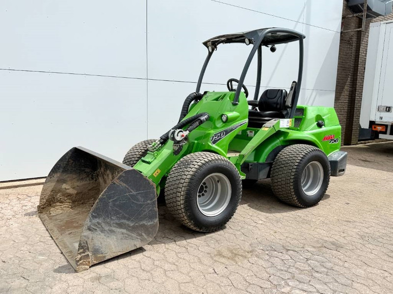 Avant M750 Opti Drive - Bucket + Jib + Forks - Chargeuse sur pneus télescopique: photos 3 Avant M750 Opti Drive - Bucket + Jib + Forks - Chargeuse sur pneus télescopique: photos 3
