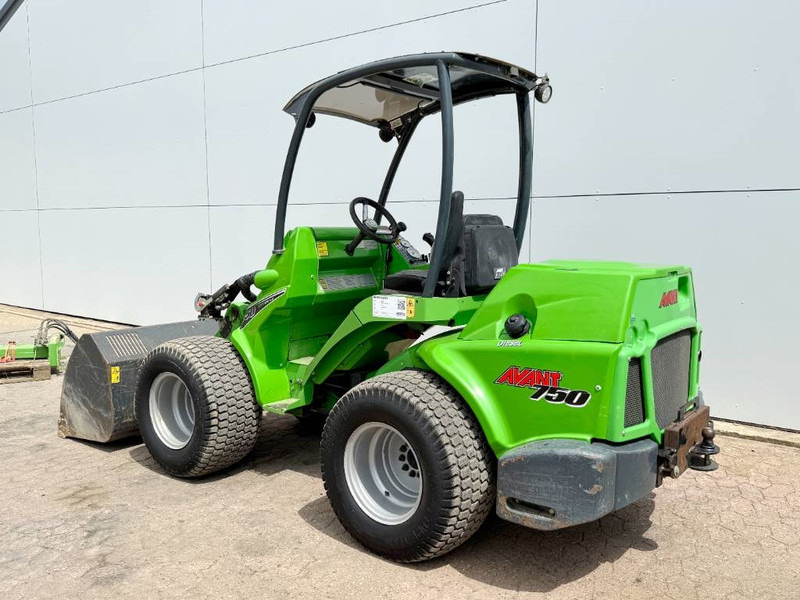 Avant M750 Opti Drive - Bucket + Jib + Forks - Chargeuse sur pneus télescopique: photos 4 Avant M750 Opti Drive - Bucket + Jib + Forks - Chargeuse sur pneus télescopique: photos 4