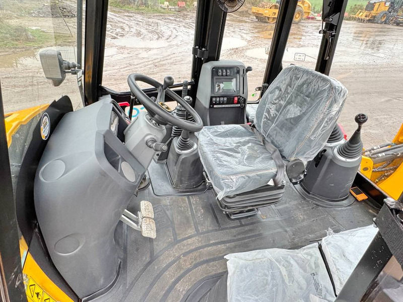 JCB 3DX / 3CX Plus 4WD - New / Unused / Hammer Lines - Tractopelle: photos 5 JCB 3DX / 3CX Plus 4WD - New / Unused / Hammer Lines - Tractopelle: photos 5
