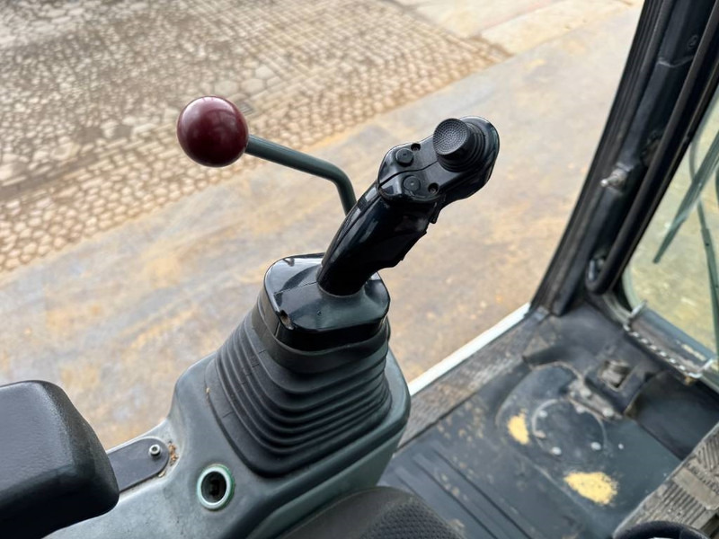 Pelle sur chenille Liebherr R946LC - Hammer Lines / Quick Coupler: photos 18