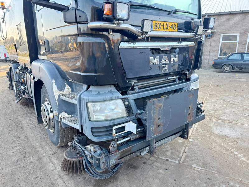 Balayeuse de voirie MAN MAN TGS18.320 - Dutch Sweeper Truck / Kehrwagen: photos 13