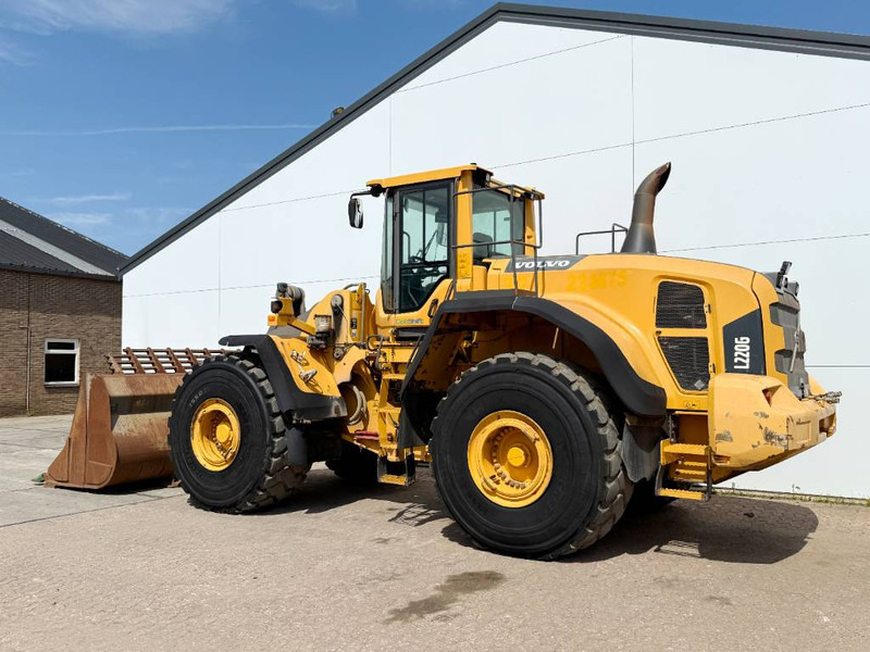Volvo L220G - German Machine / 3rd Function / Auto Lube - Chargeuse sur pneus: photos 3 Volvo L220G - German Machine / 3rd Function / Auto Lube - Chargeuse sur pneus: photos 3